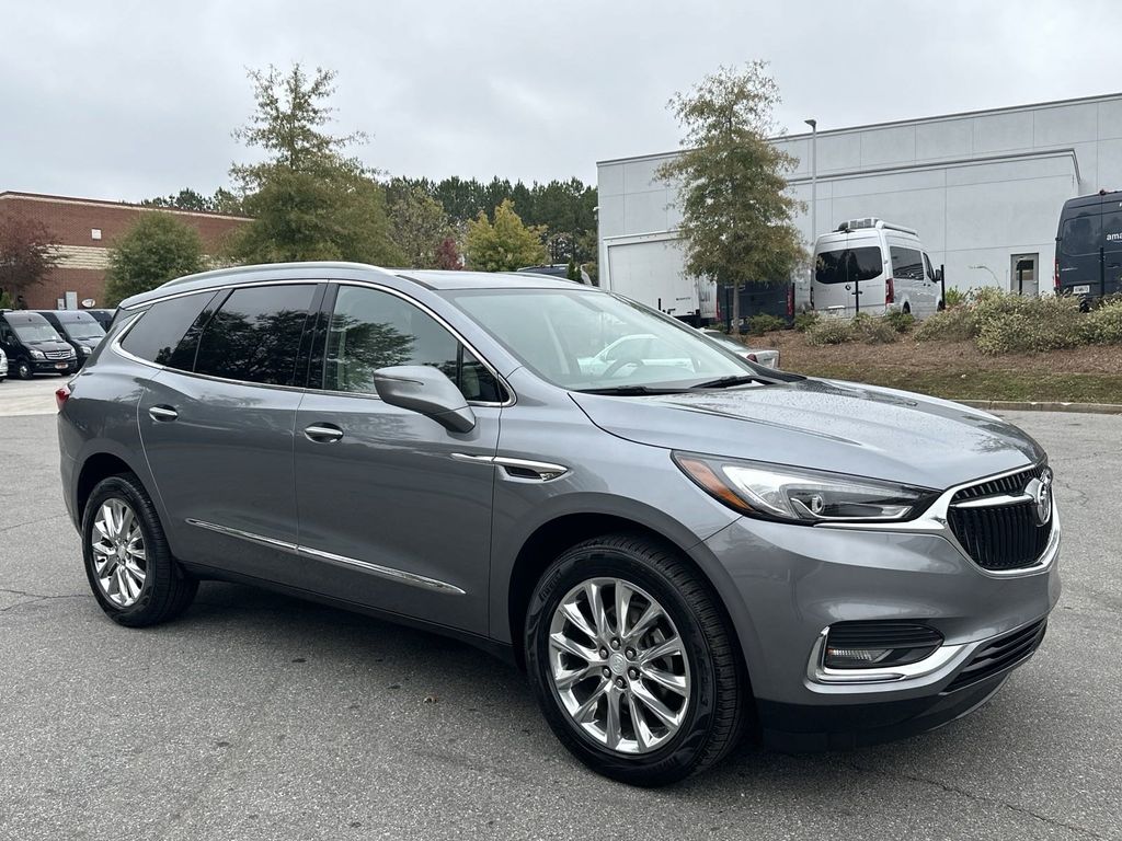 2020 Buick Enclave Essence 2