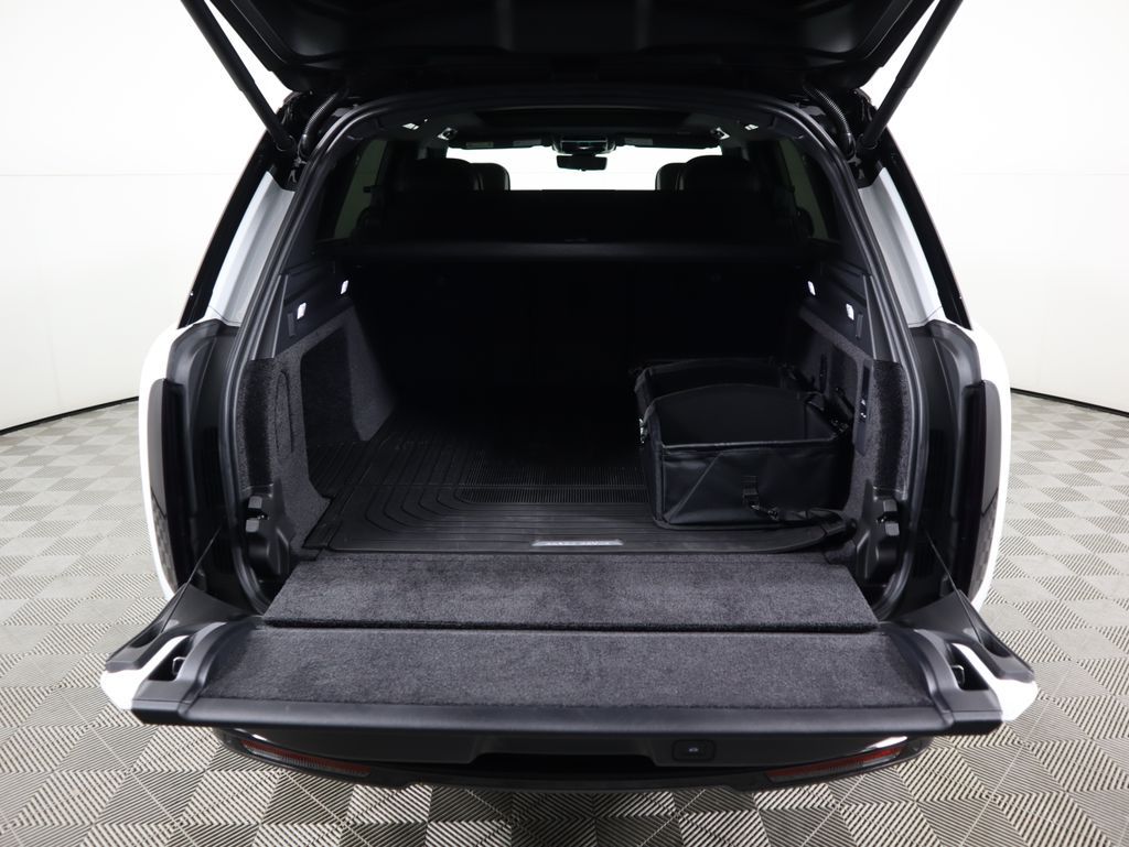 Thumbnail: 2025 Land Rover Range Rover - 29