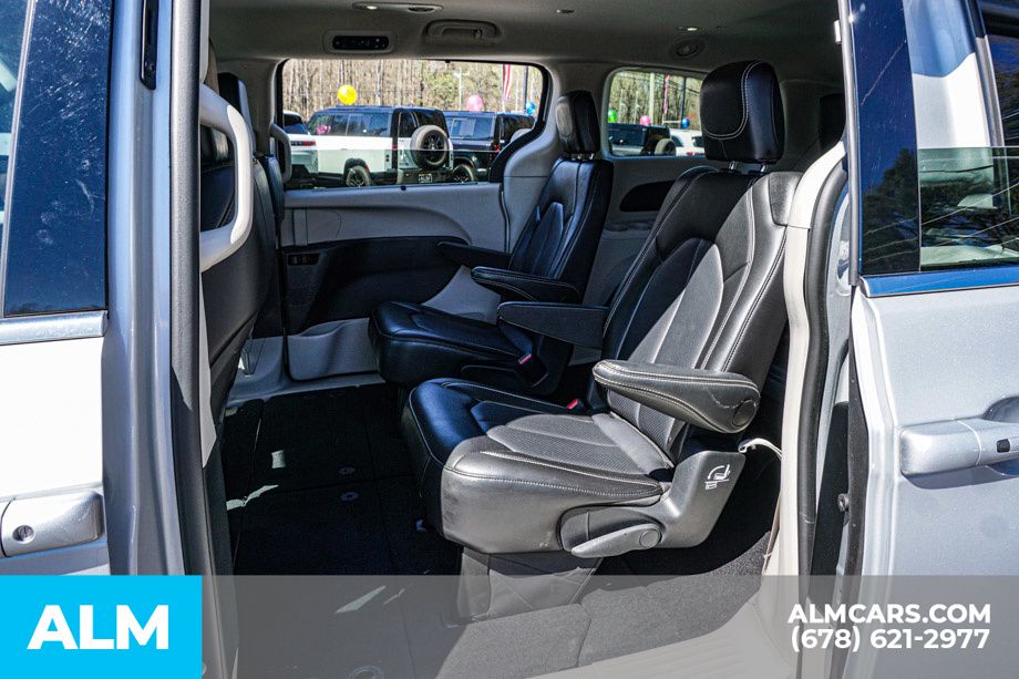 Used 2024 Silver Chrysler Touring L image 21