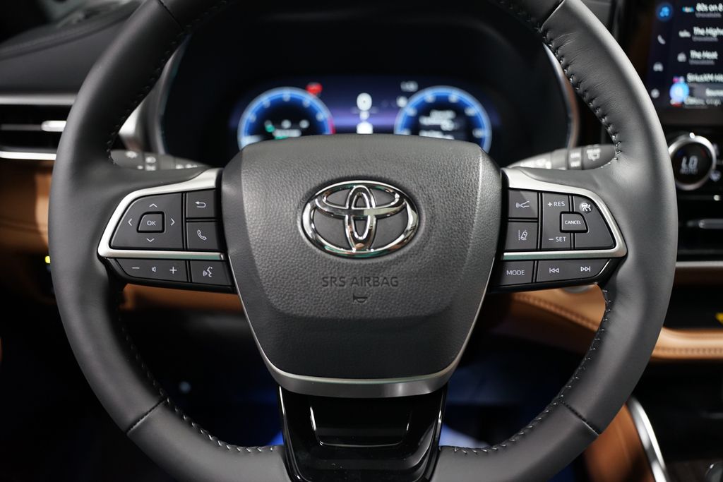 2025 Toyota Highlander Platinum 12