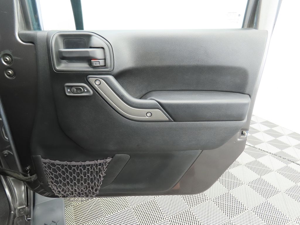 2016 Jeep Wrangler Unlimited Sport 24