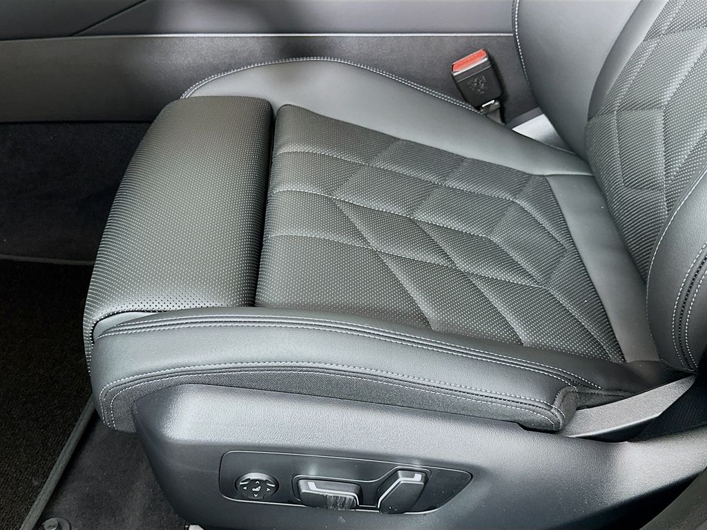 Thumbnail: 2026 BMW 5 Series - 21