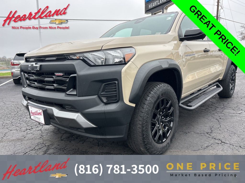 Sand Dune Metallic 2024 Chevrolet Colorado Trail Boss Crew Cab 4WD Pickup Truck Four-Wheel Drive 8-Speed Automatic