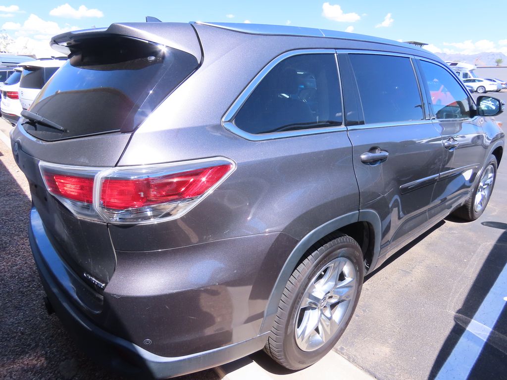 Thumbnail: 2016 Toyota Highlander - 3