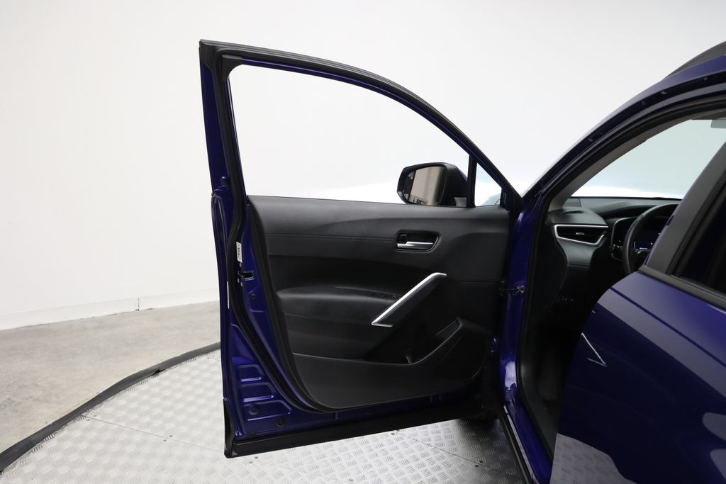 2024 Toyota Corolla Cross XLE 16