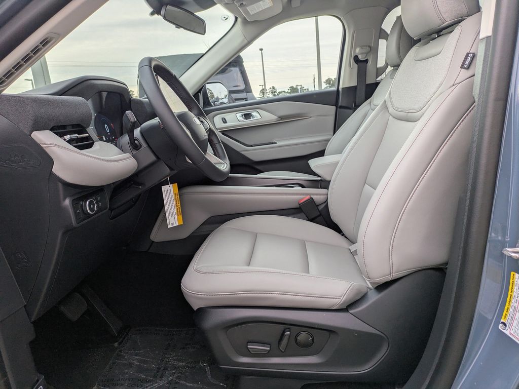 2026 Ford Explorer Active (200A)