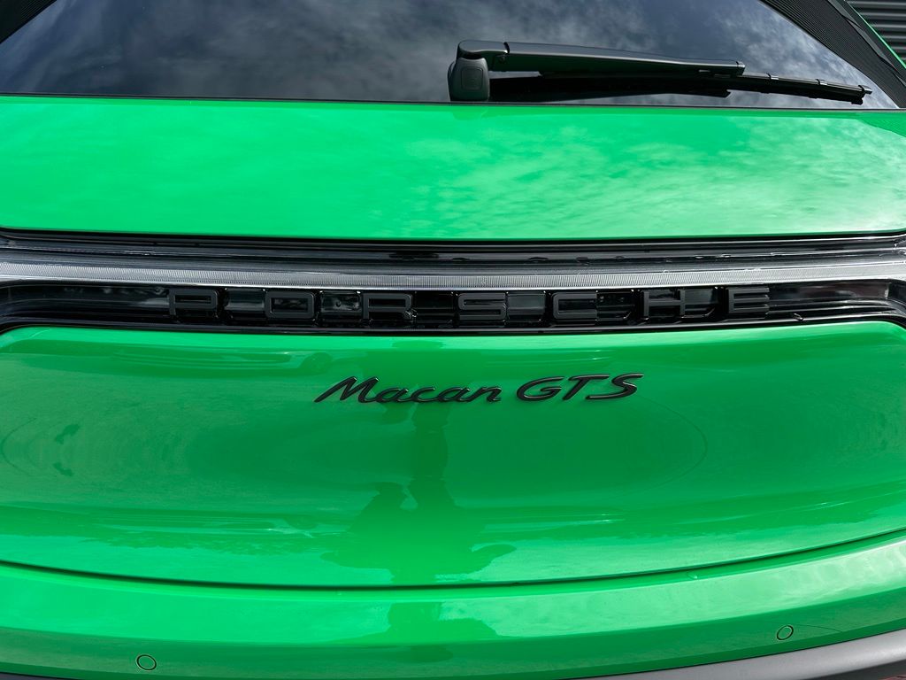 Thumbnail: 2026 Porsche Macan - 14