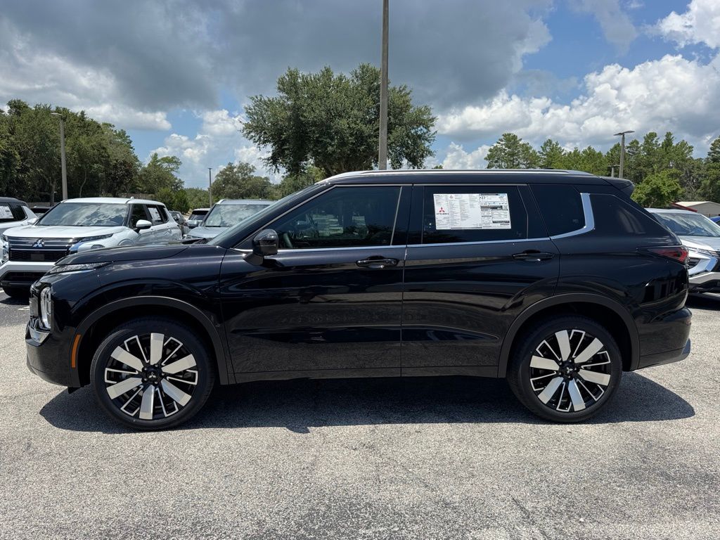 2025 Mitsubishi Outlander SEL photo 2