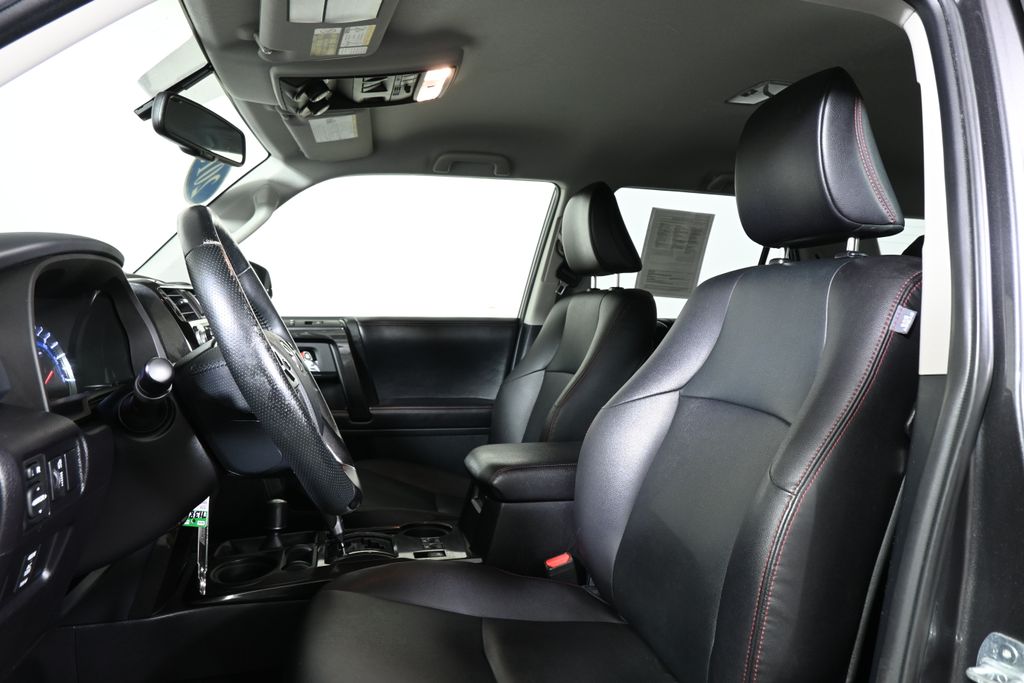 Thumbnail: 2016 Toyota 4Runner - 15