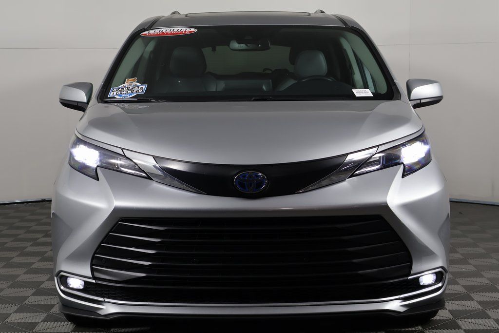 Thumbnail: 2024 Toyota Sienna - 2