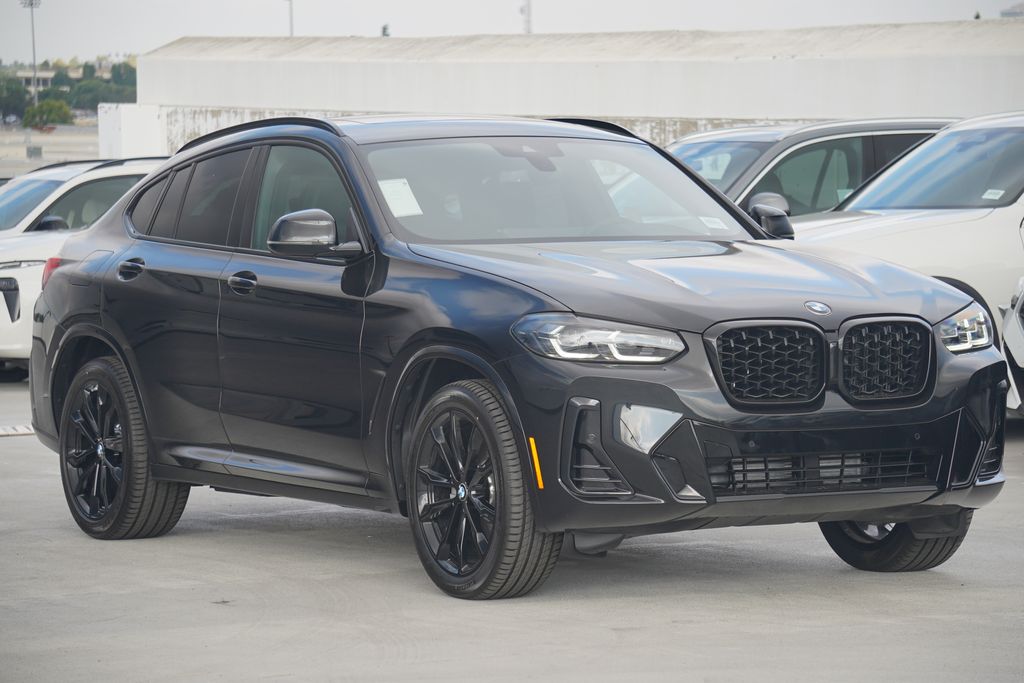 Thumbnail: 2025 BMW X4 - 3