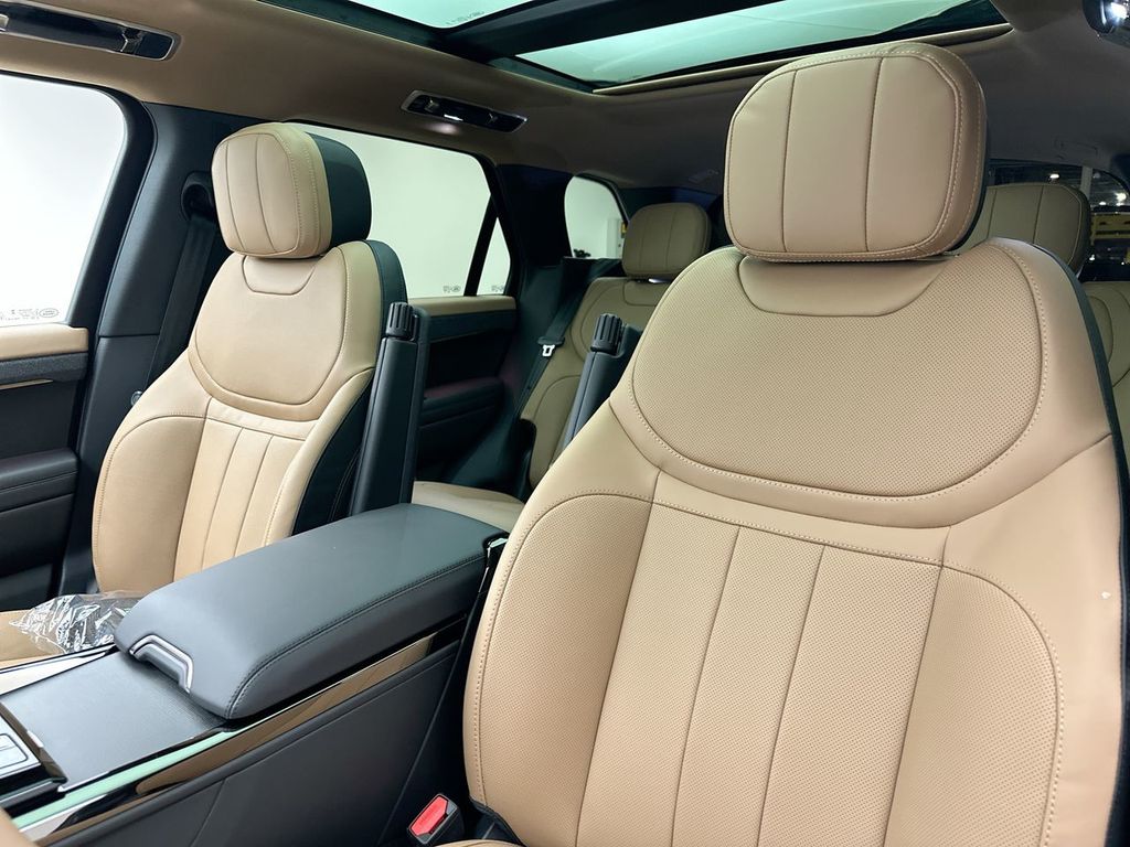 Thumbnail: 2026 Land Rover Range Rover Sport - 10