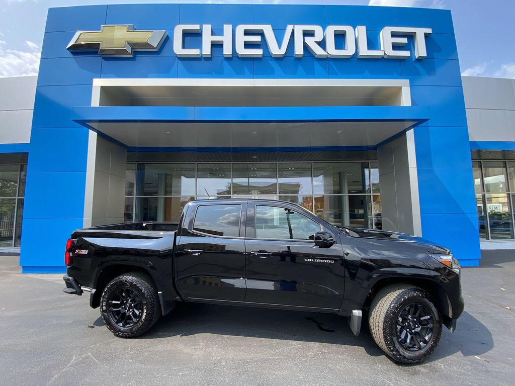 Black 2025 Chevrolet Colorado Pickup Truck Four-Wheel Drive 8-Speed Automatic