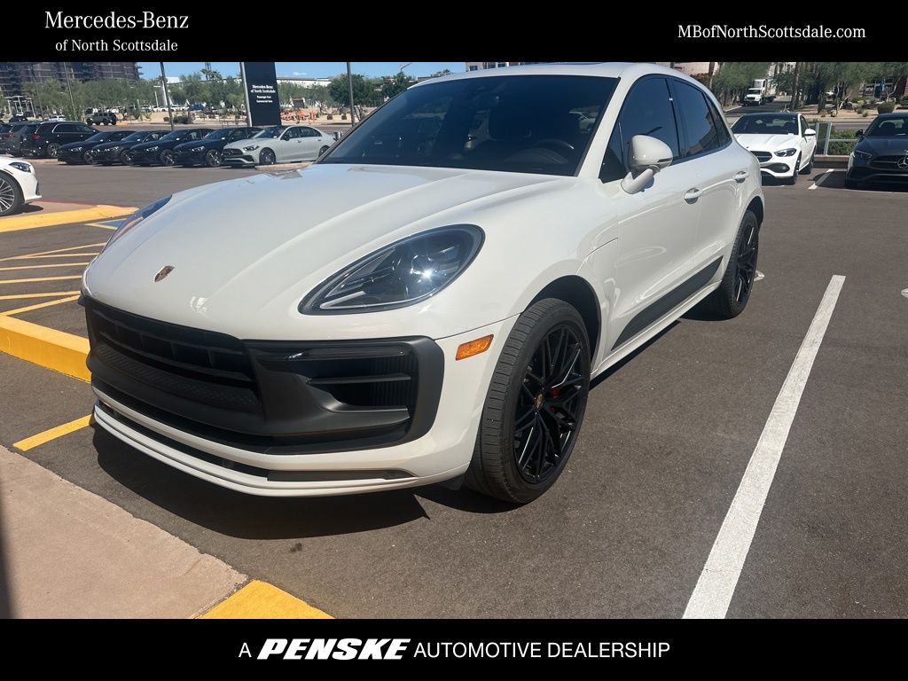 Thumbnail: 2022 Porsche Macan - 1
