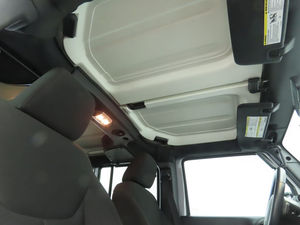 2015 Jeep Wrangler Unlimited Sport 17