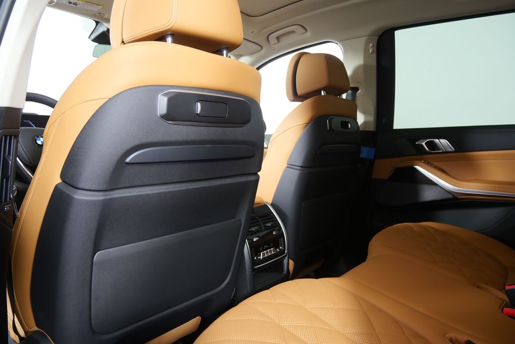 Thumbnail: 2026 BMW X7 - 19