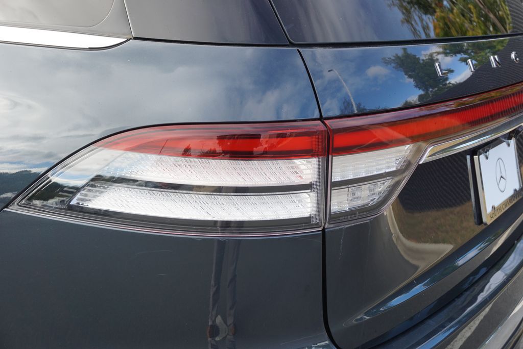 Thumbnail: 2021 Lincoln Aviator - 16