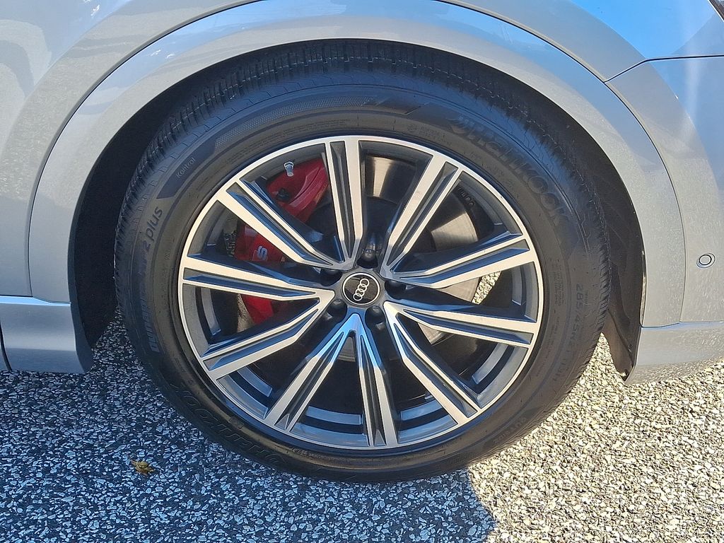 Thumbnail: 2023 Audi SQ8 - 8