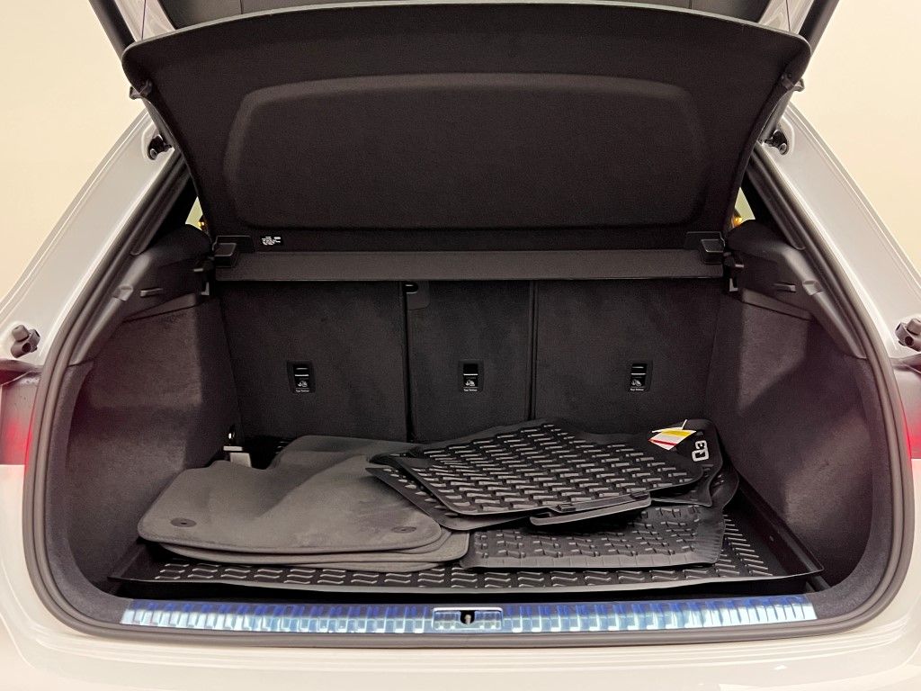 Thumbnail: 2025 Audi Q3 - 10