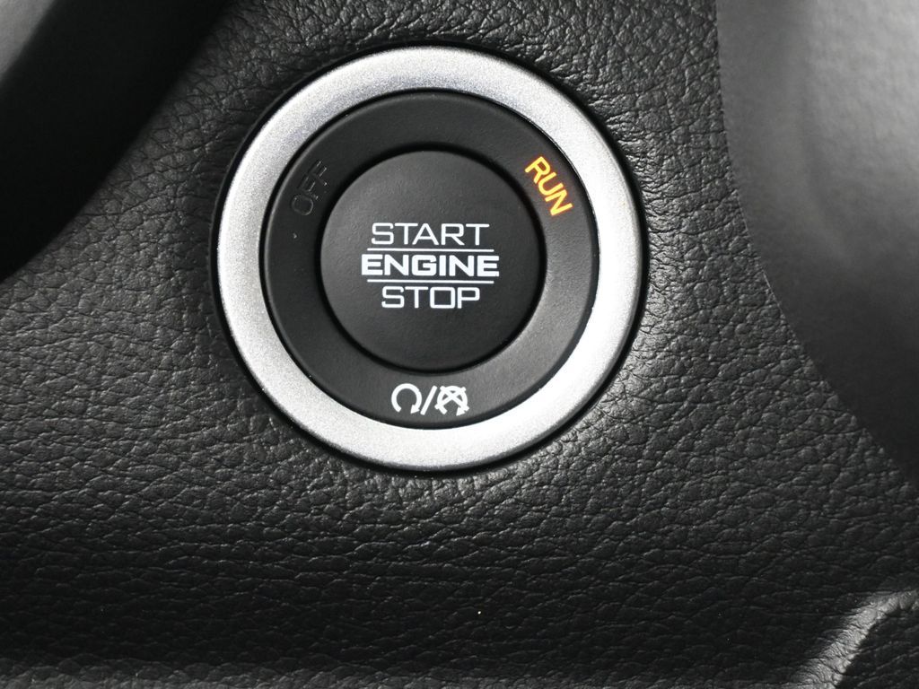 Used 2025 Diamond Black Crystal Pearlcoat Ram Big Horn/Lone Star image 31