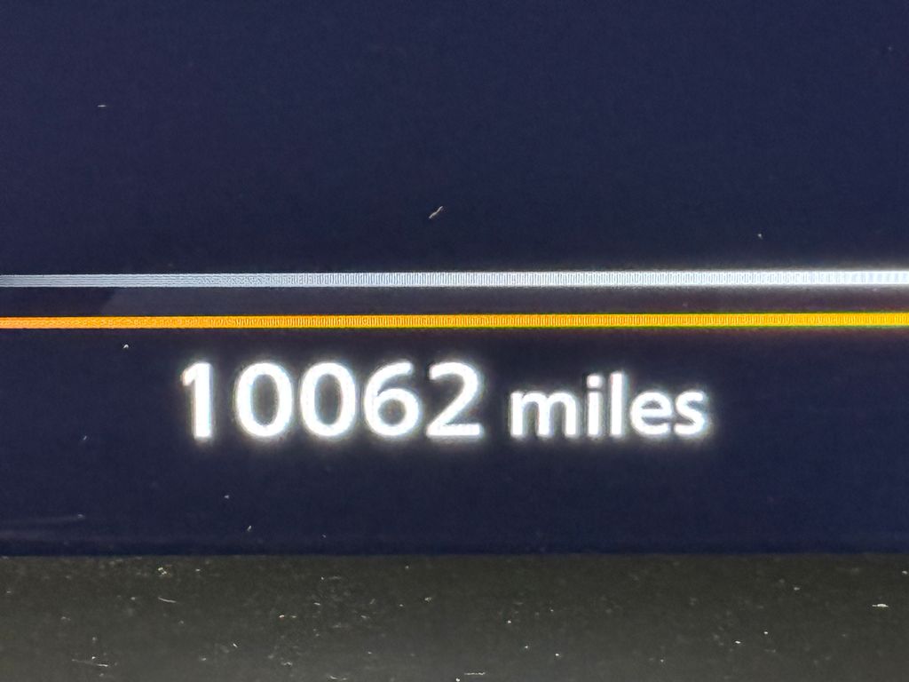 Used 2024 White INFINITI LUXE image 18