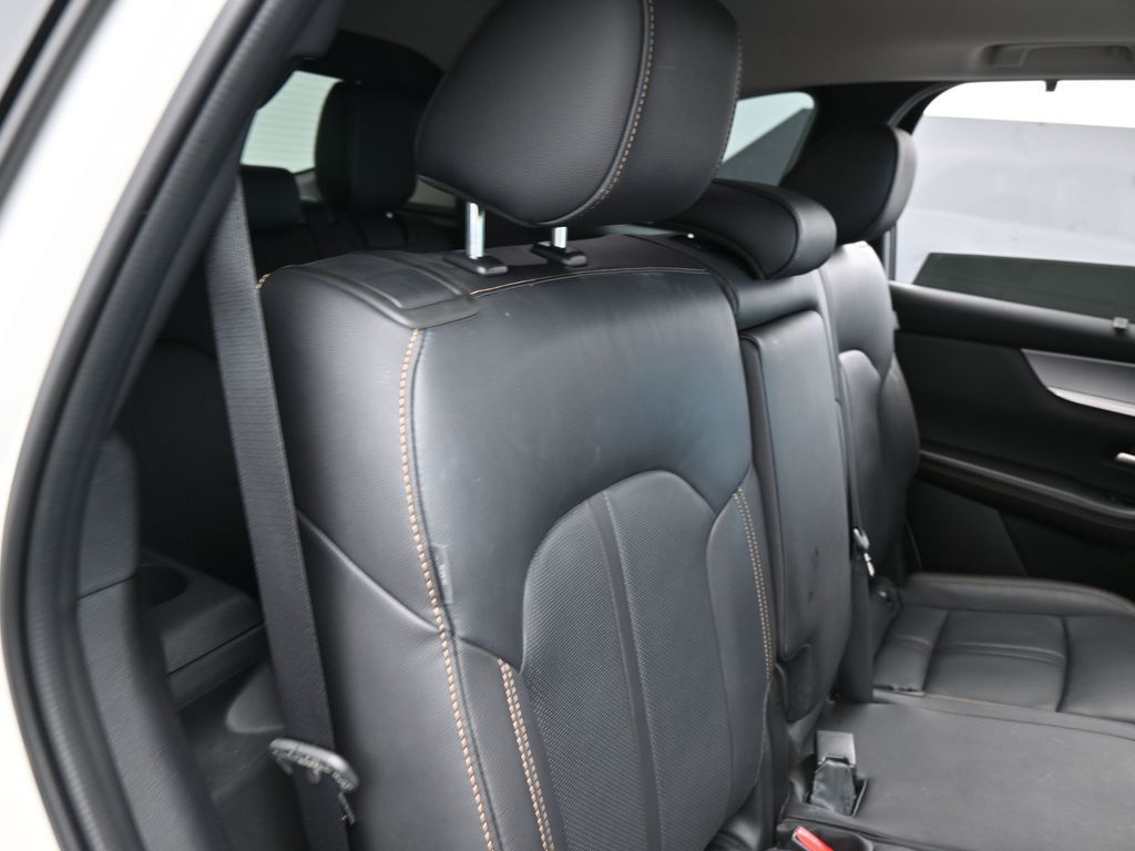 Used 2025 Rhodium White Premium Mazda Preferred image 38