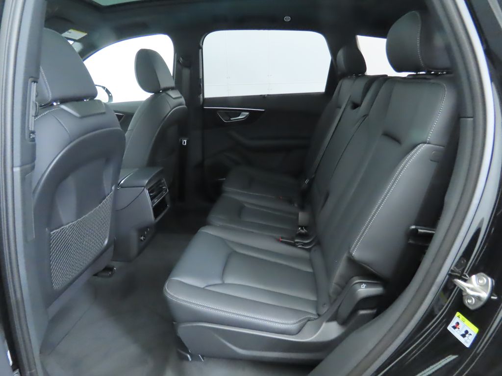 Thumbnail: 2025 Audi Q7 - 23