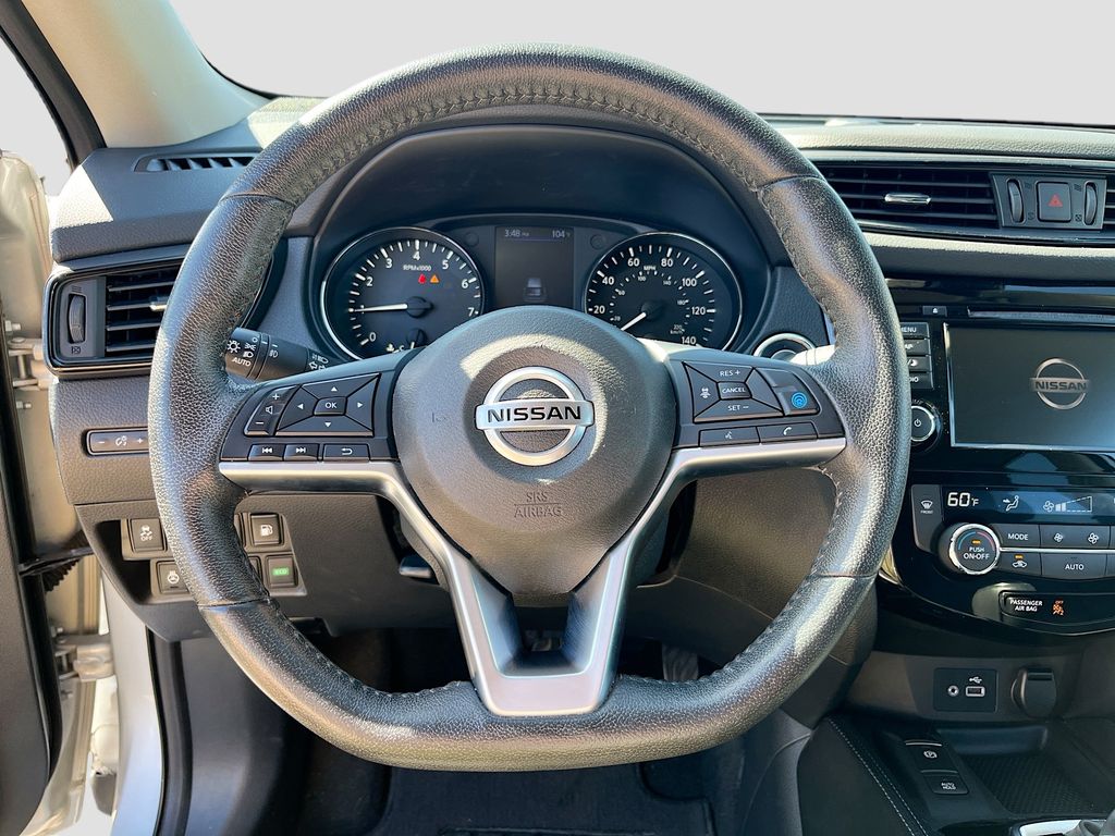 Used 2020 Silver Nissan SL image 11