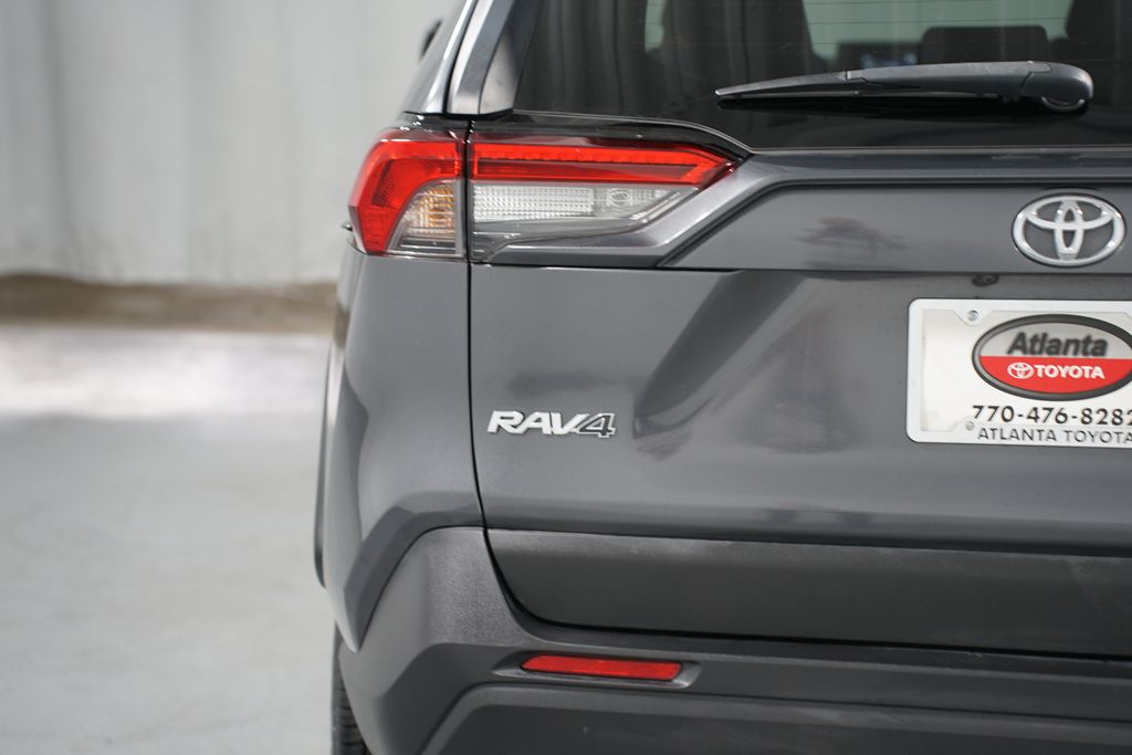 2021 Toyota RAV4 LE 10