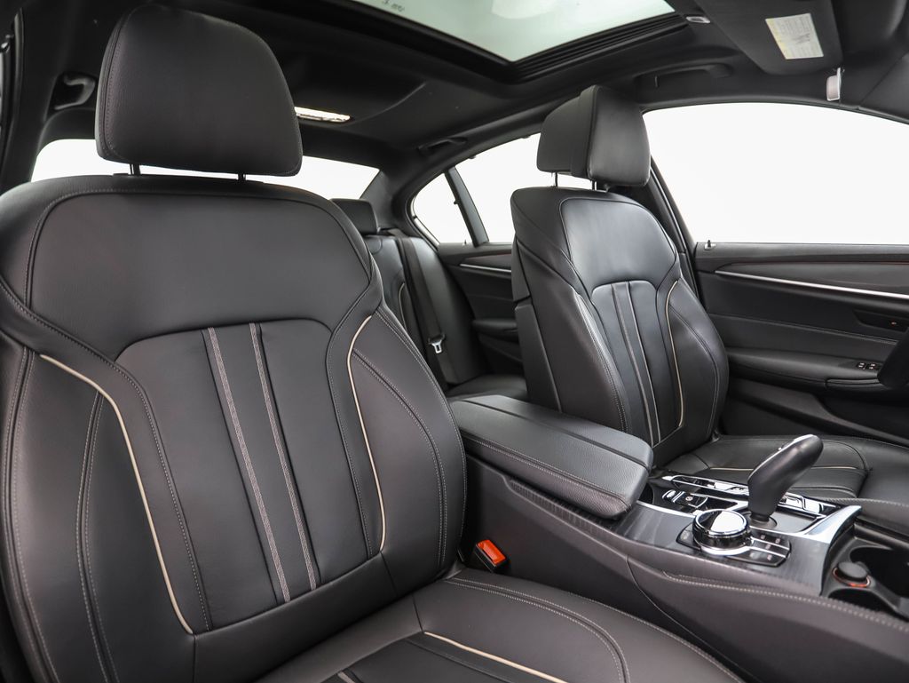 Thumbnail: 2023 BMW 5 Series - 32