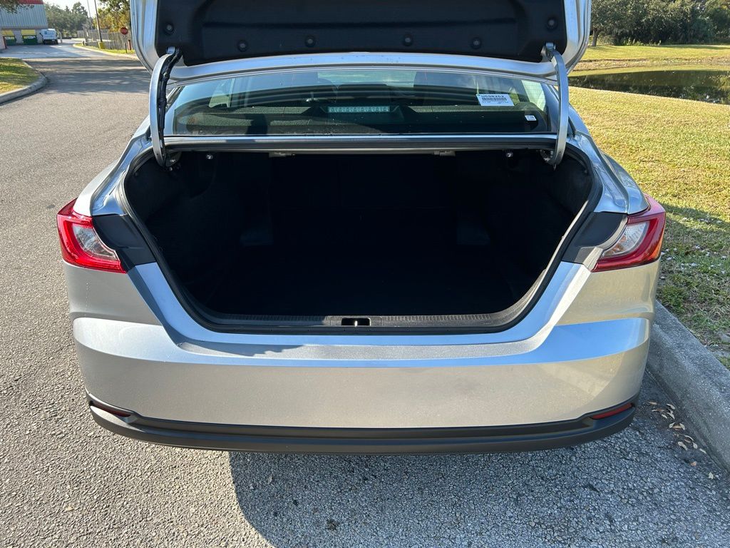 Thumbnail: 2025 Toyota Camry - 10