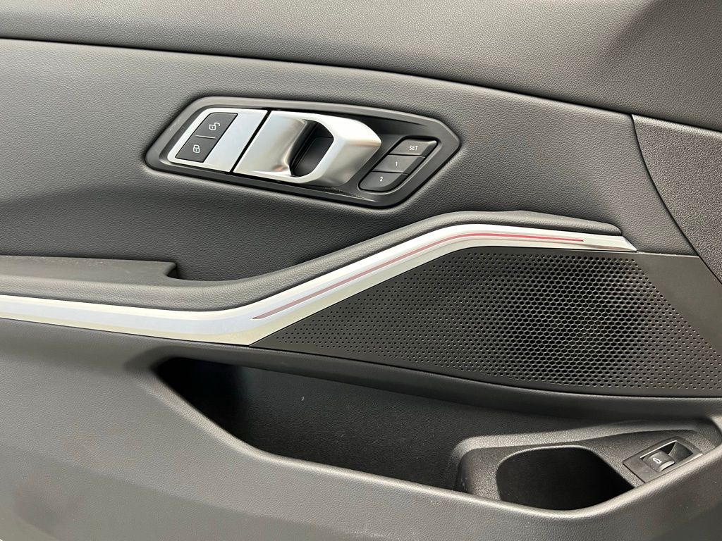 Thumbnail: 2023 BMW 3 Series - 21