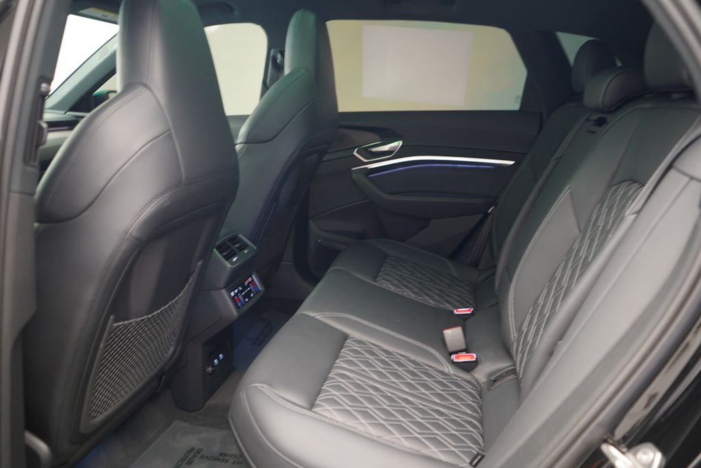 Thumbnail: 2024 Audi SQ8 e-tron - 7