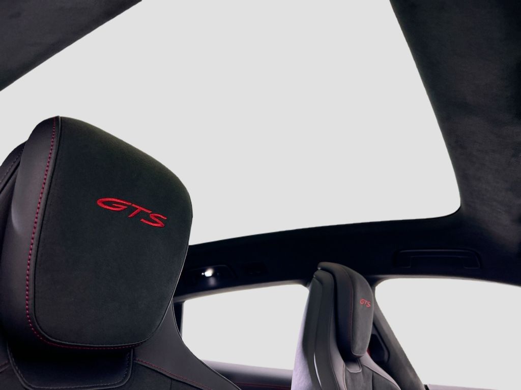 Thumbnail: 2023 Porsche Taycan - 21