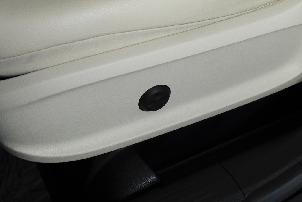 Thumbnail: 2020 Mercedes-Benz GLB - 22