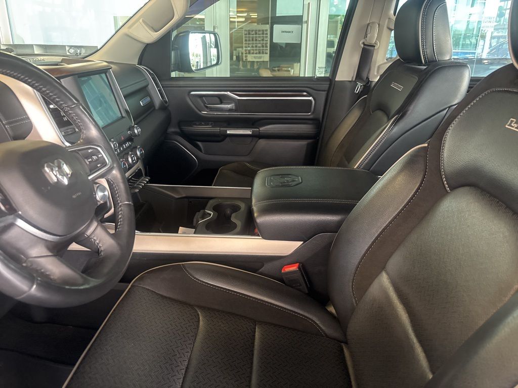 Used 2022 Billet Silver Metallic Clearcoat Ram Laramie image 4