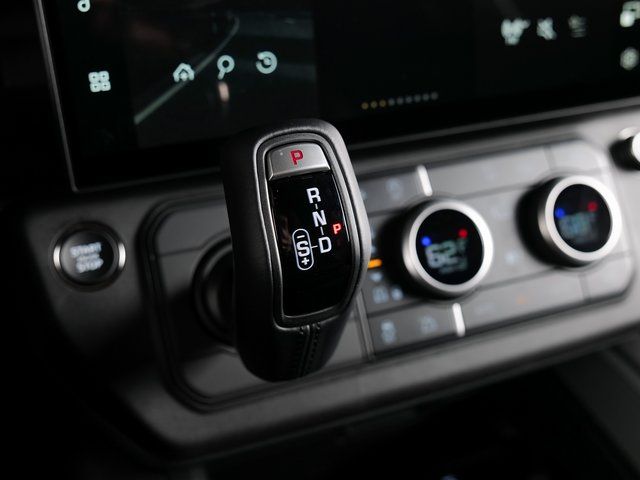 New 2026 White Land Rover X-Dynamic SE image 13