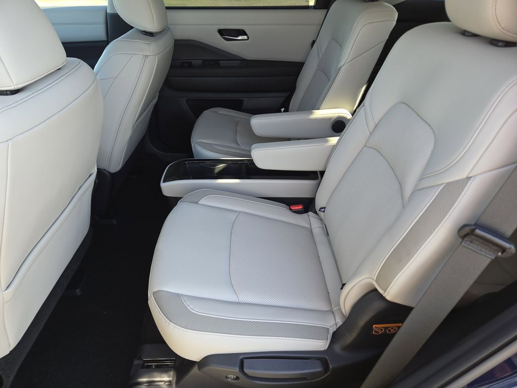 2026 Nissan Pathfinder SL - 8