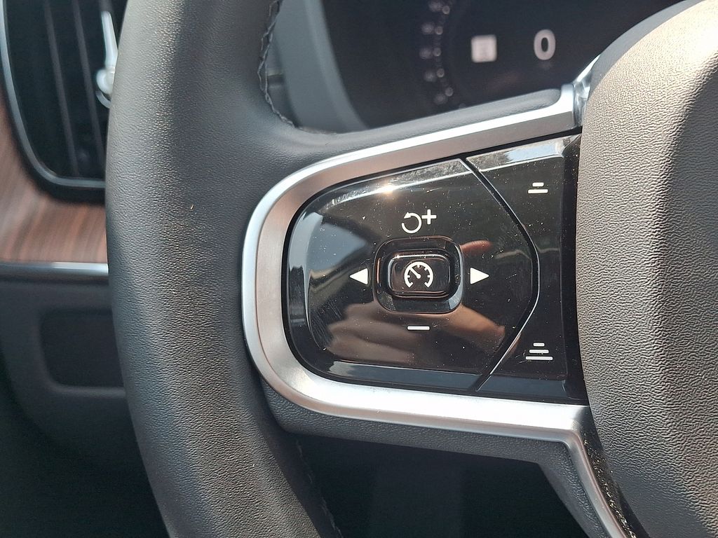Thumbnail: 2023 Volvo XC60 - 25