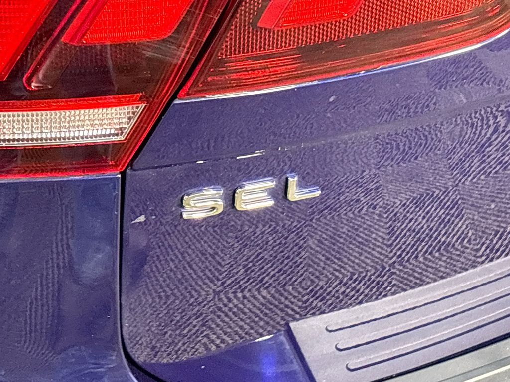 2022 Volkswagen Tiguan 2.0T SEL R-Line