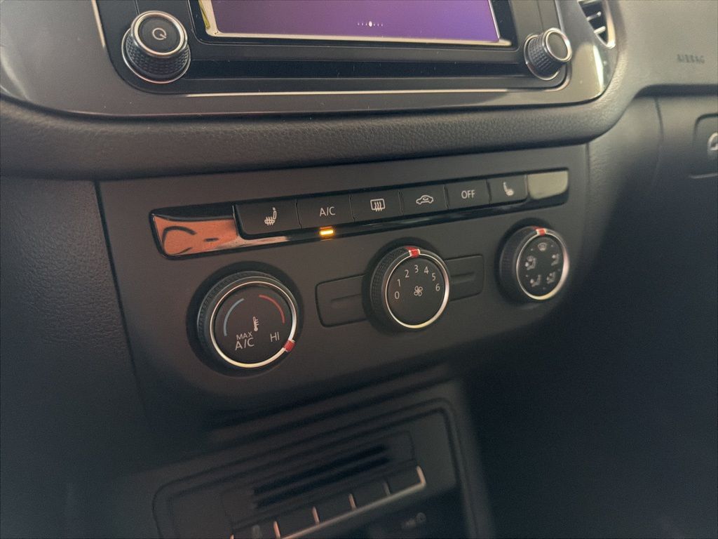 Thumbnail: 2016 Volkswagen Tiguan - 30