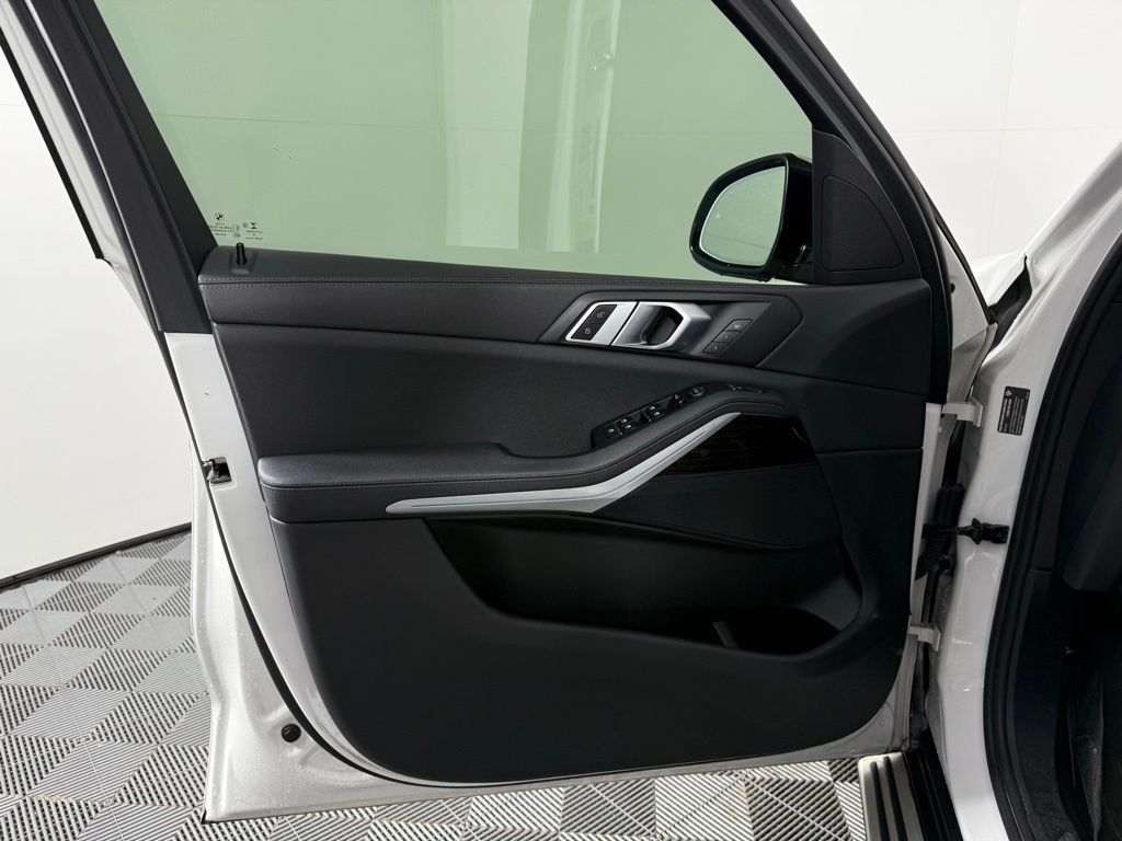 Thumbnail: 2021 BMW X5 - 13