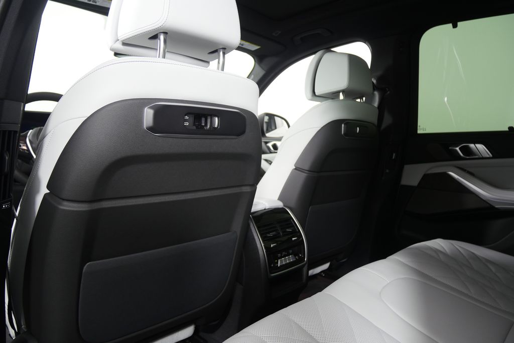 Thumbnail: 2026 BMW X5 - 16