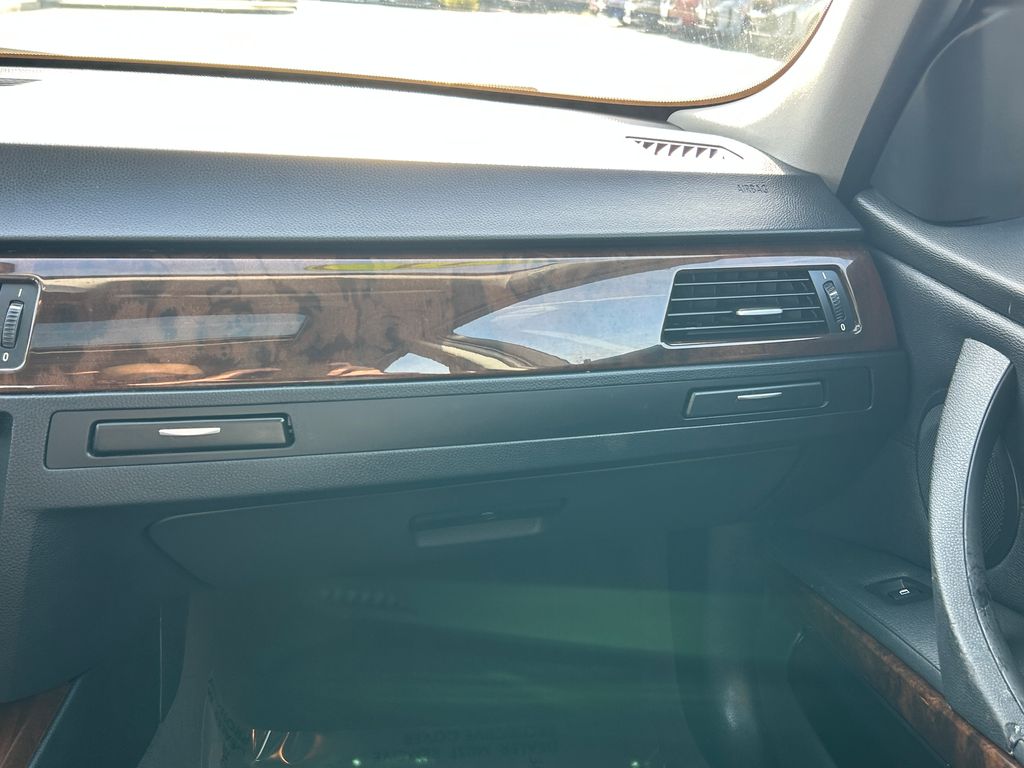 Thumbnail: 2011 BMW 3 Series - 23