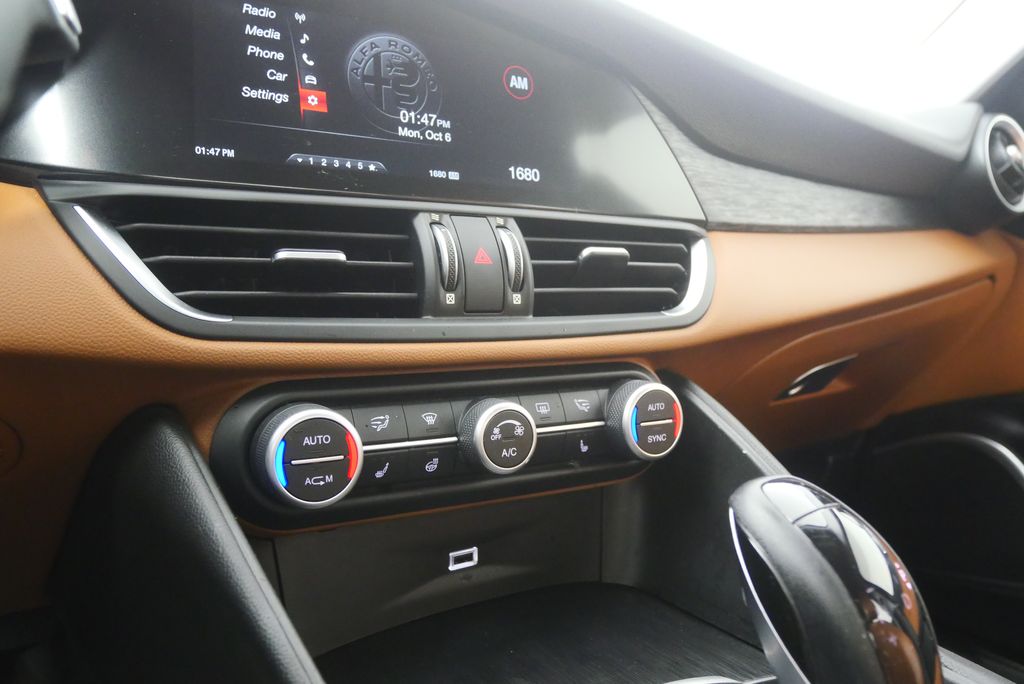 Thumbnail: 2019 Alfa Romeo Giulia - 23