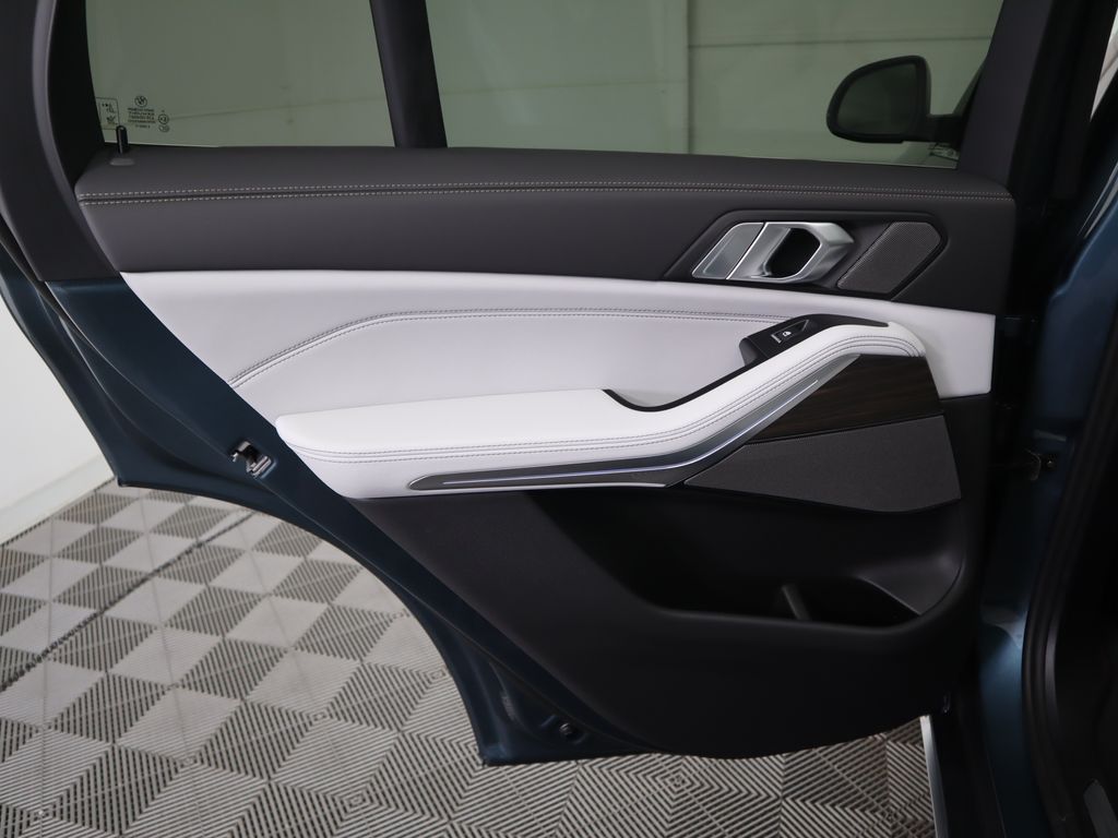 Thumbnail: 2026 BMW X5 - 27