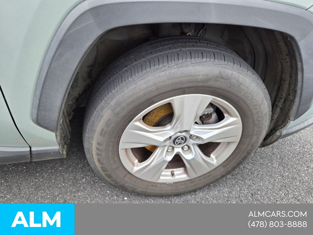 Used 2019 Green Toyota XLE image 18