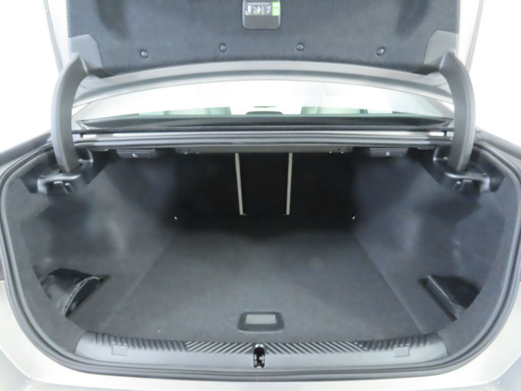 Thumbnail: 2026 BMW i5 - 29