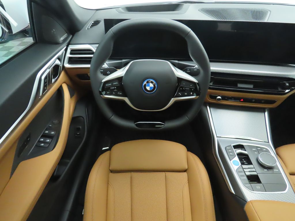 Thumbnail: 2025 BMW i4 - 10
