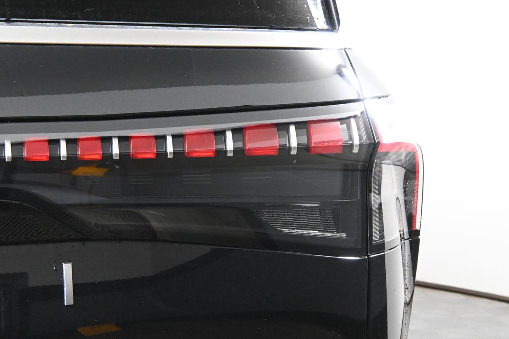 Thumbnail: 2026 INFINITI QX80 - 13
